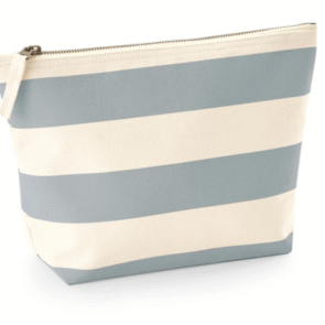 669.28 Torbica za dodatke mornarskog motiva